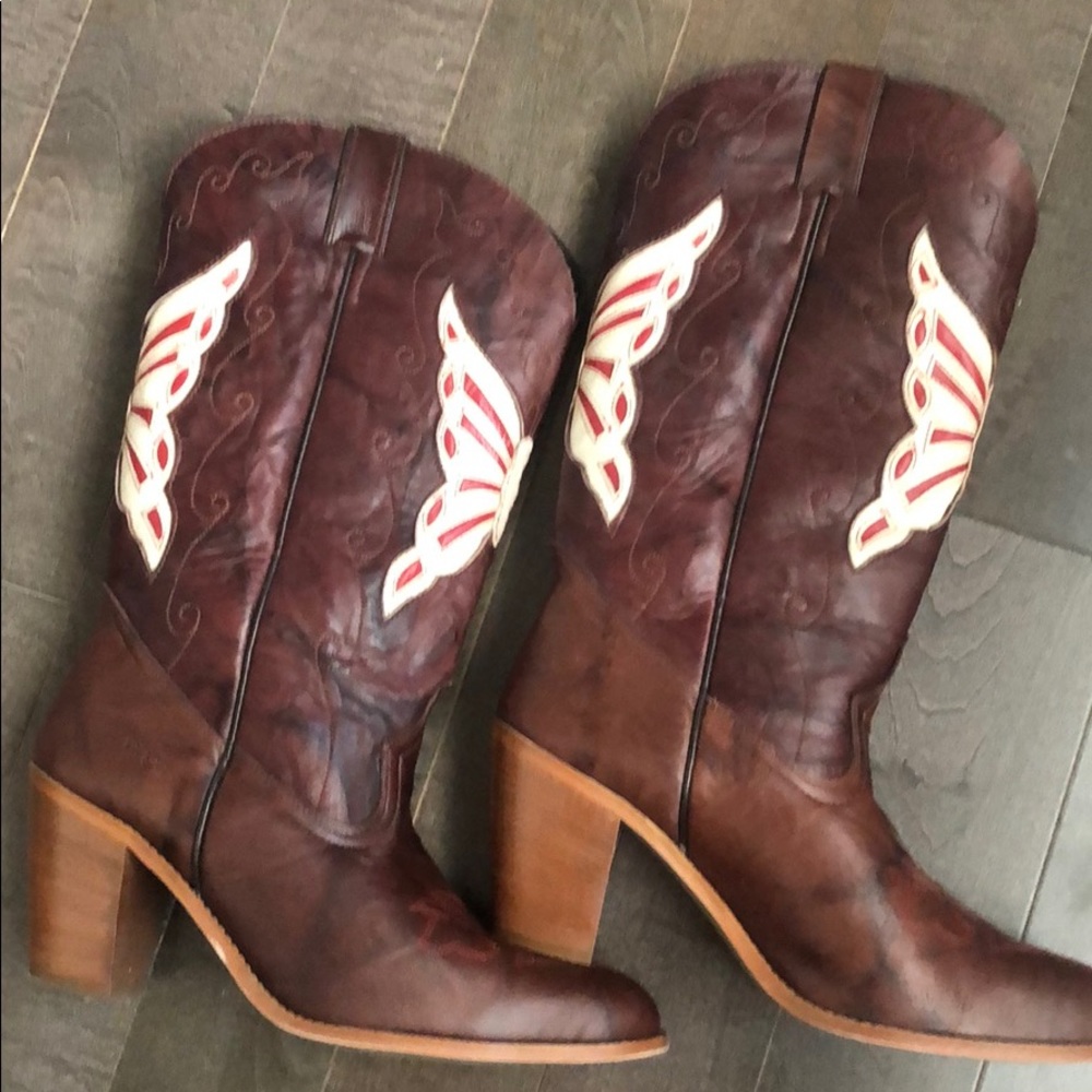 Dingo women’s boots style is walnut 10 butterfly
